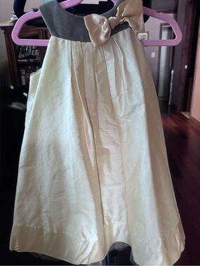 Le Petite Couture Elegant Ivory Bow-Accent Girls' dress